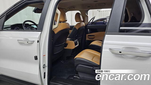 Kia Canival 2023 — photo 18