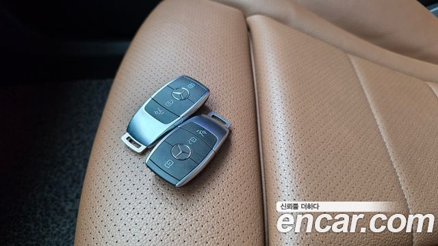 Mercedes-Benz GLC-Class 2020 — photo 30