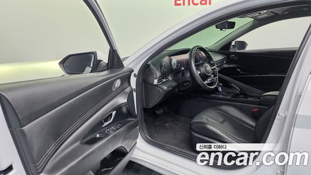 Hyundai AVANTE 2023 — photo 13