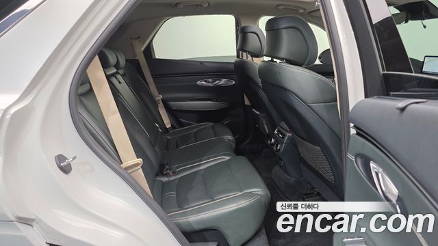 Genesis GV70 2022 — photo 12