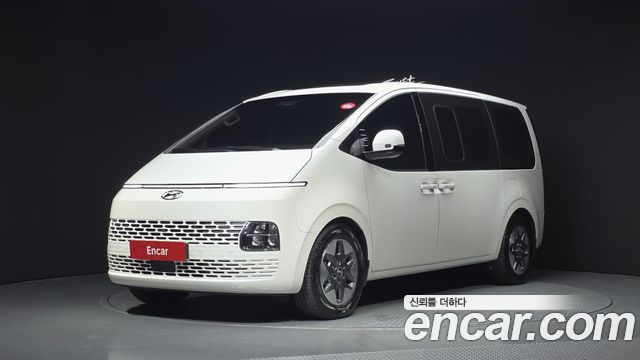 Hyundai Staria 2022 — photo 1