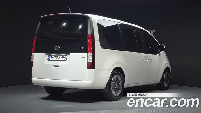 Hyundai Staria 2022 — photo 2
