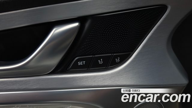 Genesis G70 2018 — photo 18