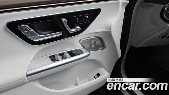 Mercedes-Benz EQE 2023 — photo 25