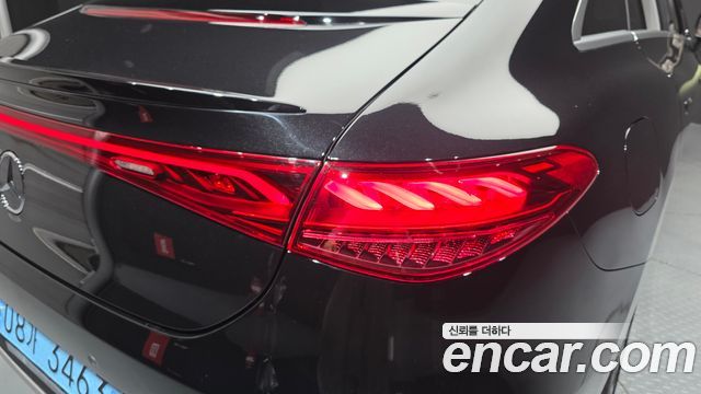 Mercedes-Benz EQE 2023 — photo 9