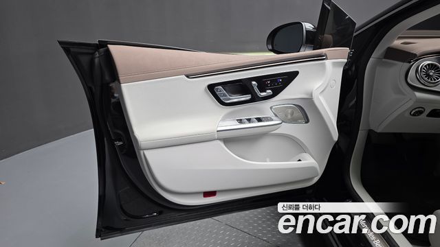 Mercedes-Benz EQE 2023 — photo 14