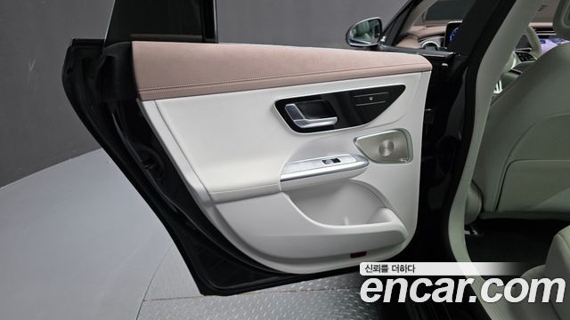 Mercedes-Benz EQE 2023 — photo 15