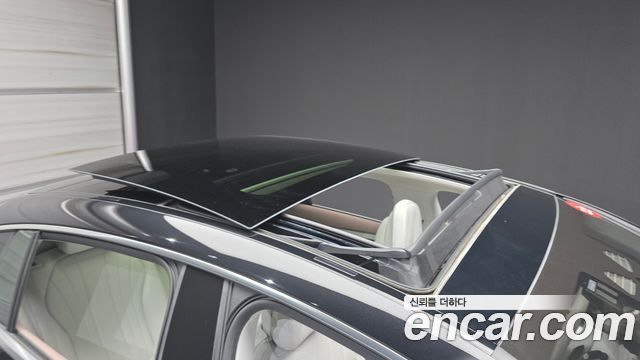 Mercedes-Benz EQE 2023 — photo 29