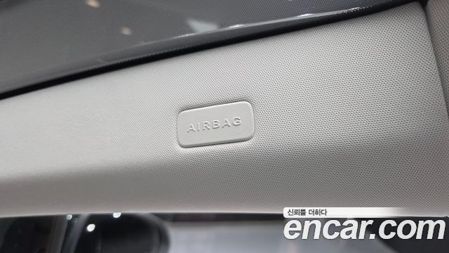 Mercedes-Benz EQE 2023 — photo 30