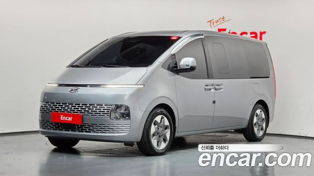 Hyundai Staria 2023 — photo 1