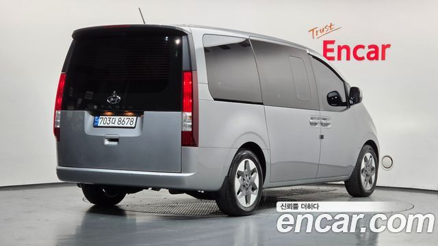 Hyundai Staria 2023 — photo 2