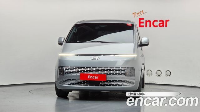 Hyundai Staria 2023 — photo 3