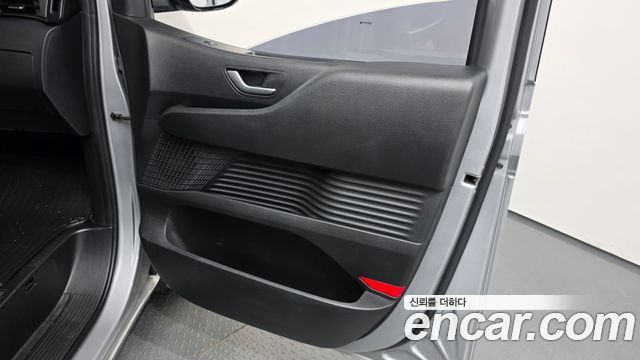 Hyundai Staria 2023 — photo 14