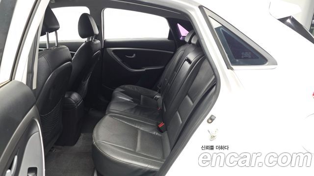 Hyundai i30 2014 — photo 16