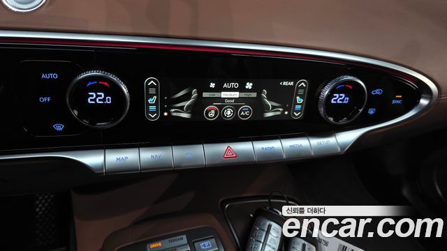 Genesis GV70 2021 — photo 23