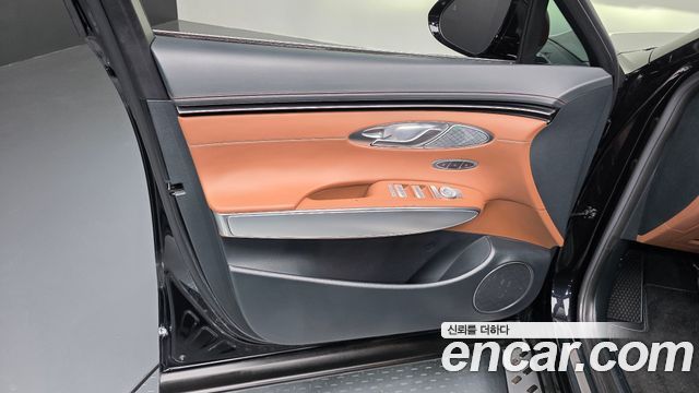 Genesis GV70 2021 — photo 14