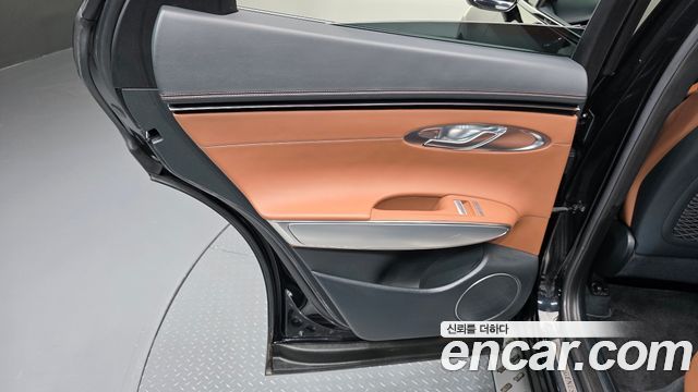 Genesis GV70 2021 — photo 15