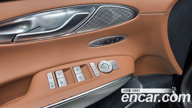Genesis GV70 2021 — photo 27