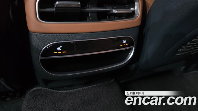 Genesis GV70 2021 — photo 31