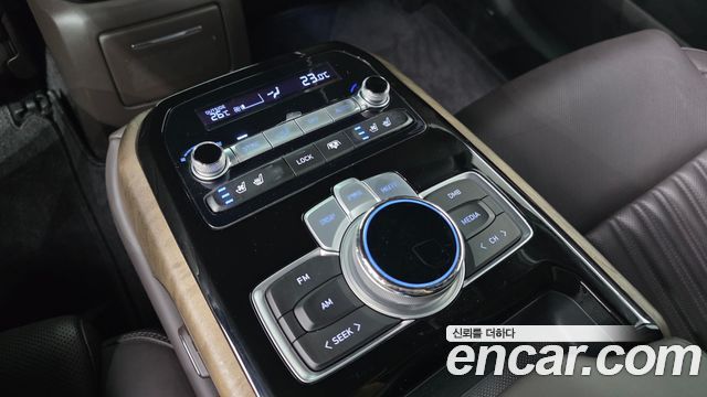Genesis G90 2019 — photo 18