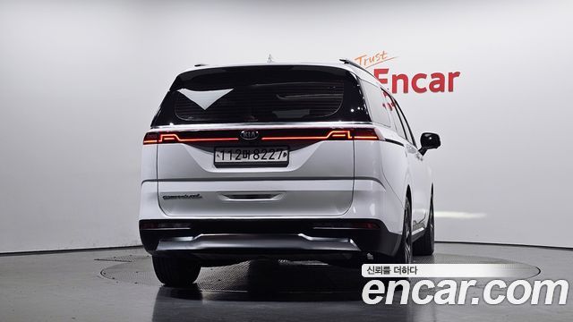 Kia Canival 2021 — photo 4