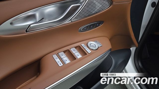 Genesis GV70 2021 — photo 27