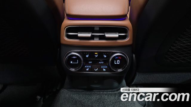Genesis GV70 2021 — photo 36