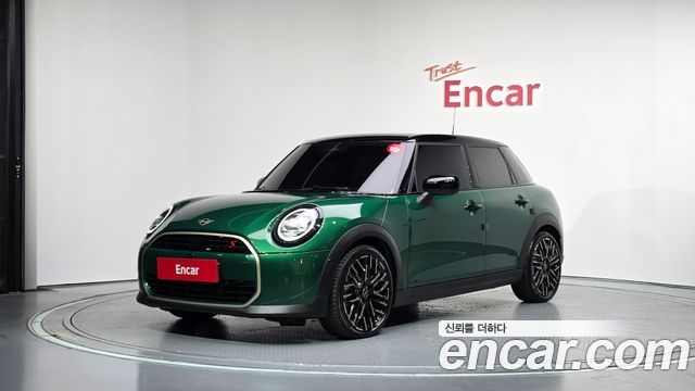 Mini Cooper 2025 — photo 1