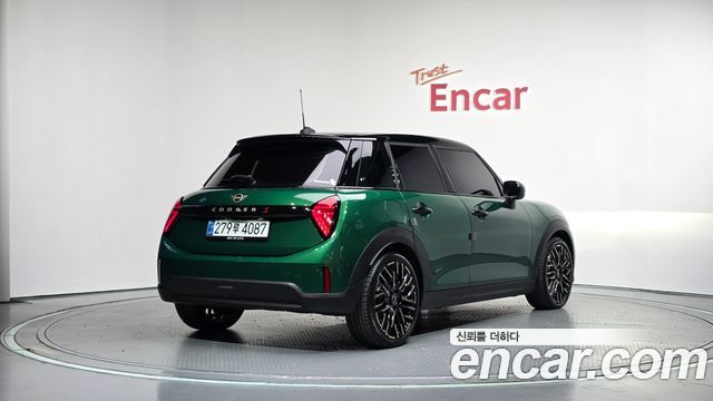 Mini Cooper 2025 — photo 2