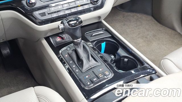 Kia Canival 2016 — photo 9