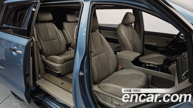 Kia Canival 2016 — photo 10