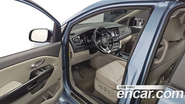 Kia Canival 2016 — photo 11
