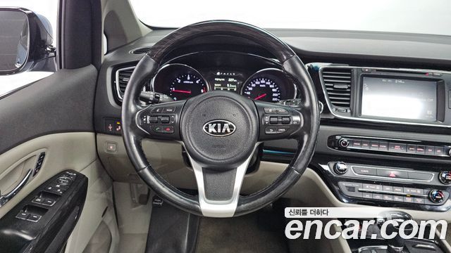 Kia Canival 2016 — photo 13