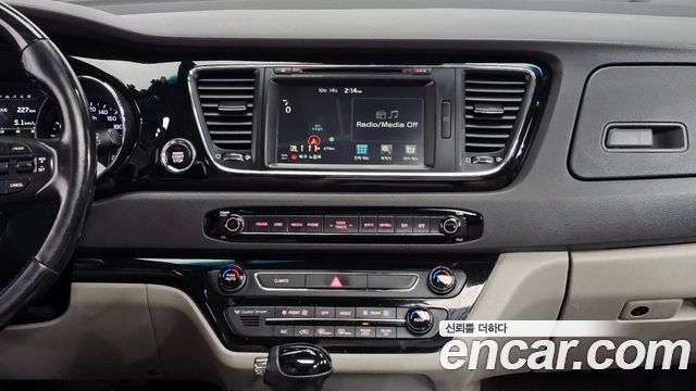 Kia Canival 2016 — photo 15