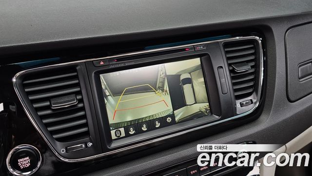 Kia Canival 2016 — photo 16