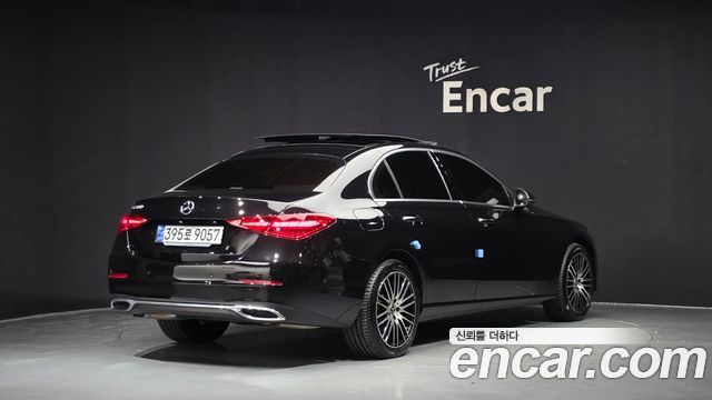 Mercedes-Benz C-Class 2025 — photo 2