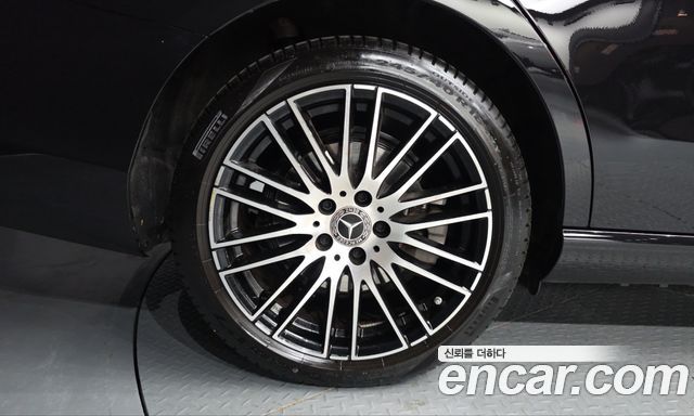 Mercedes-Benz C-Class 2025 — photo 5
