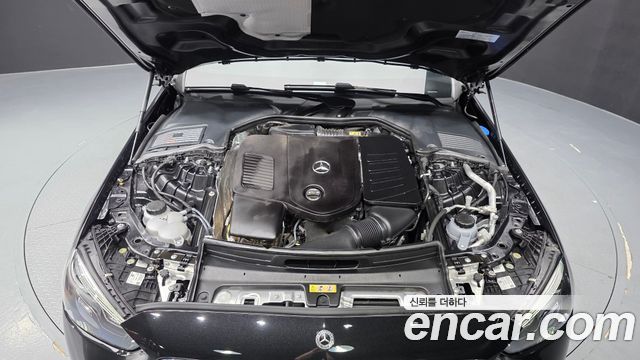 Mercedes-Benz C-Class 2025 — photo 6