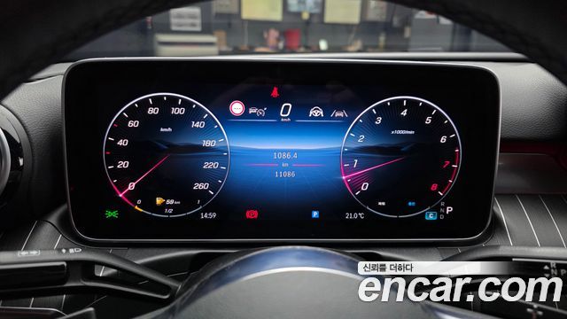 Mercedes-Benz C-Class 2025 — photo 11