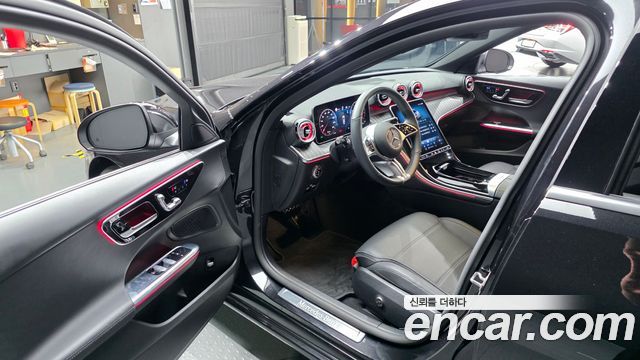 Mercedes-Benz C-Class 2025 — photo 13