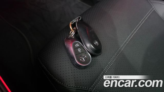 Mercedes-Benz C-Class 2025 — photo 21
