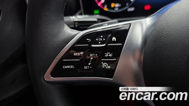 Mercedes-Benz C-Class 2025 — photo 22