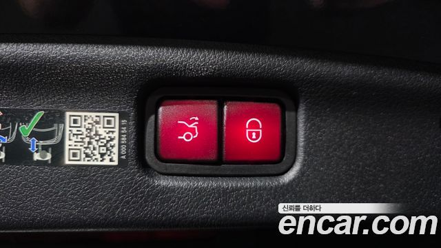 Mercedes-Benz C-Class 2025 — photo 23