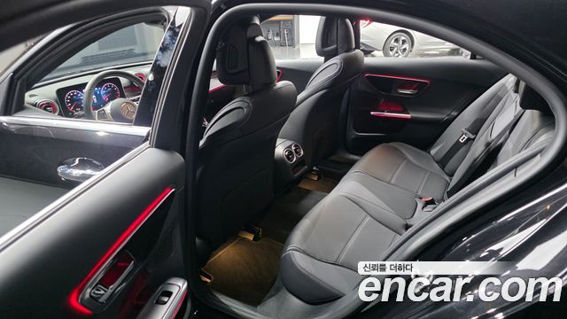 Mercedes-Benz C-Class 2025 — photo 24