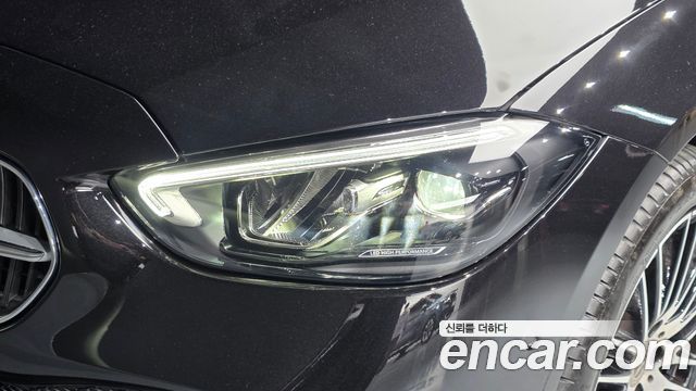 Mercedes-Benz C-Class 2025 — photo 8