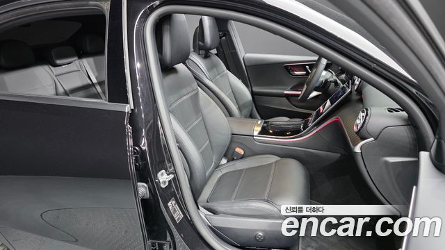 Mercedes-Benz C-Class 2025 — photo 16