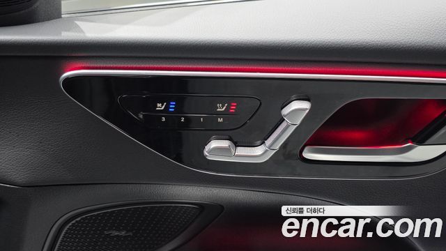 Mercedes-Benz C-Class 2025 — photo 31