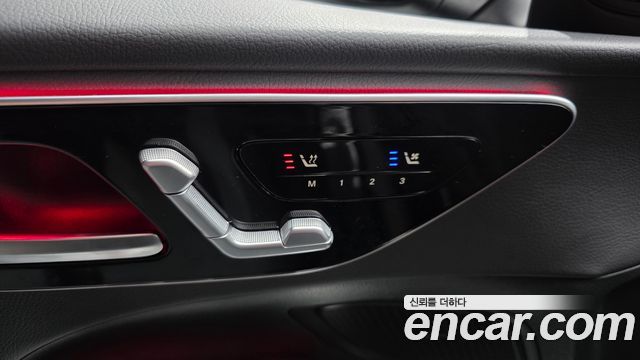 Mercedes-Benz C-Class 2025 — photo 32