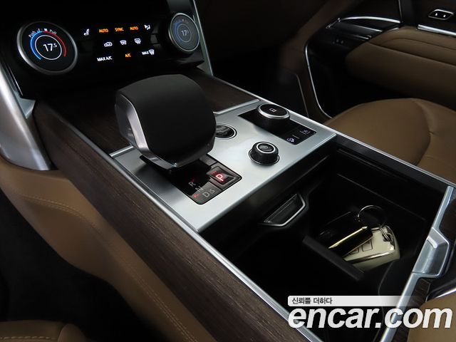 Land Rover Range Rover 2023 — photo 10