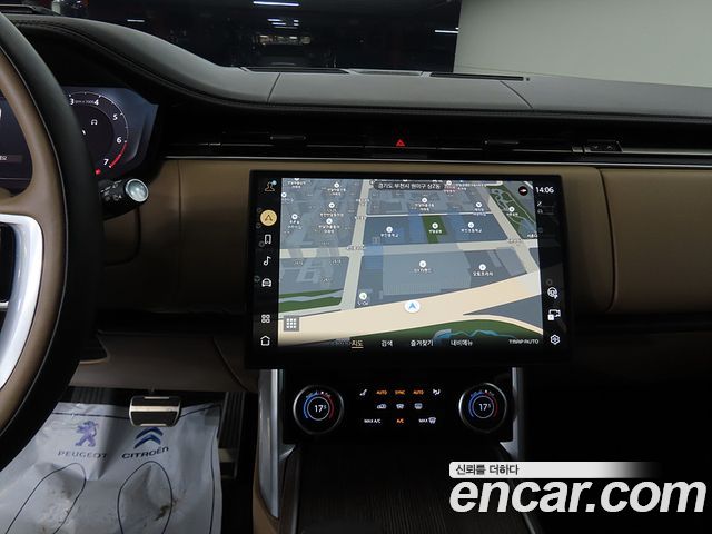 Land Rover Range Rover 2023 — photo 11